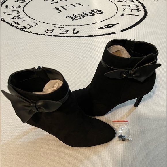 Kelly & Katie Kolkas Bootie In Black W/Bow Detail NWOB - Picture 2 of 8